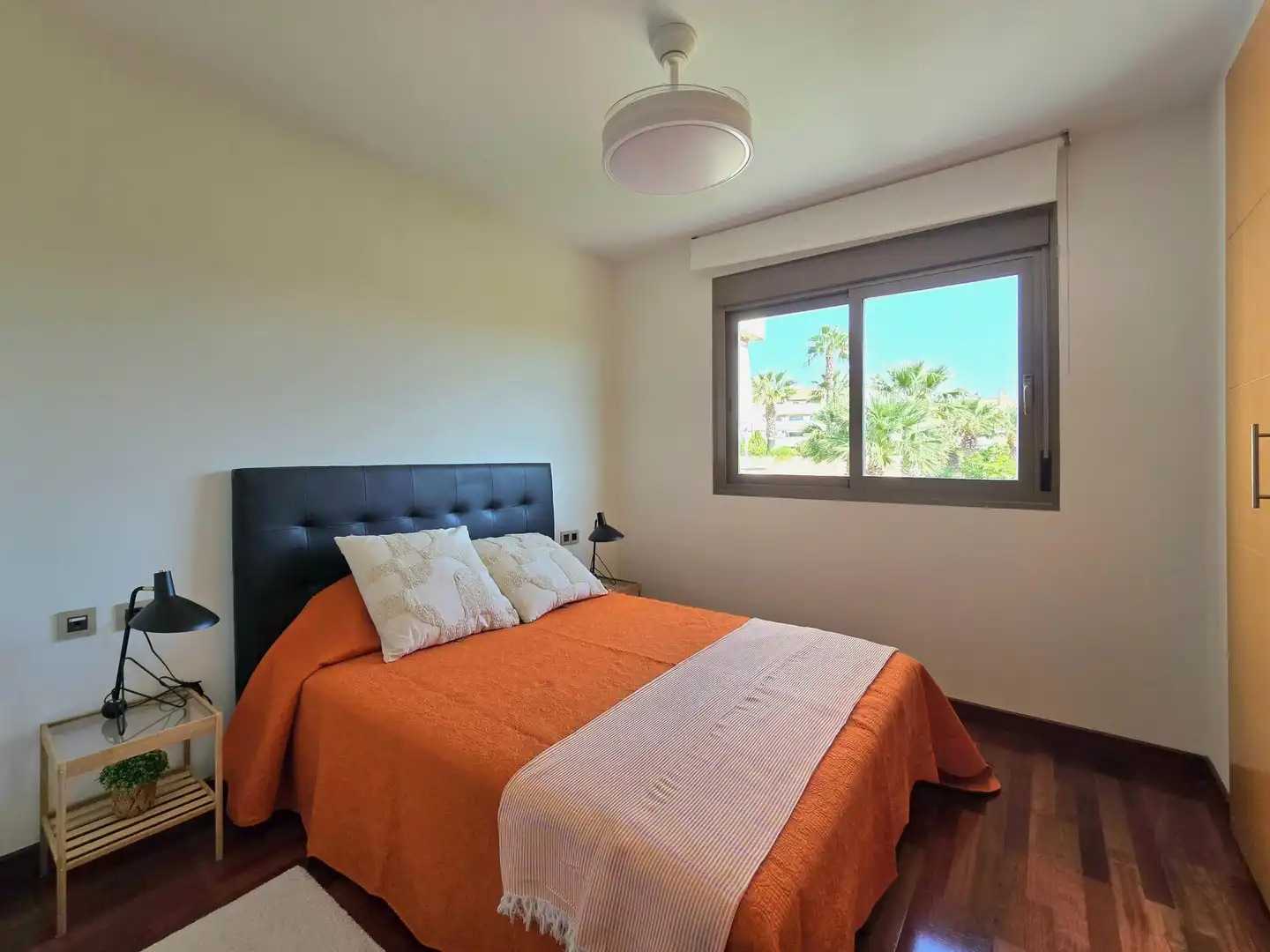 Habitación de Apartamento de alquiler en Torremolinos con Aire acondicionado, Calefacción y Jardín privado