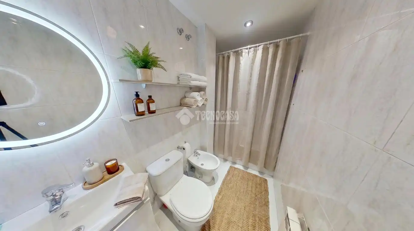 Baño de Piso en venta en Sabadell con Aire acondicionado, Calefacción y Balcón