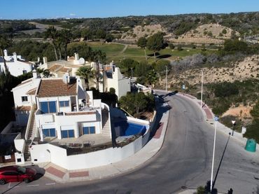 Villa mit Balkon zum Verkauf in Orihuela Costa