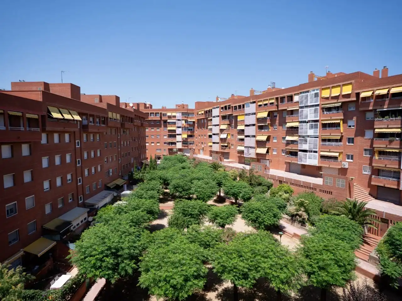 Vista exterior de Pis en venda en Sant Joan Despí amb Aire condicionat, Terrassa i Balcó