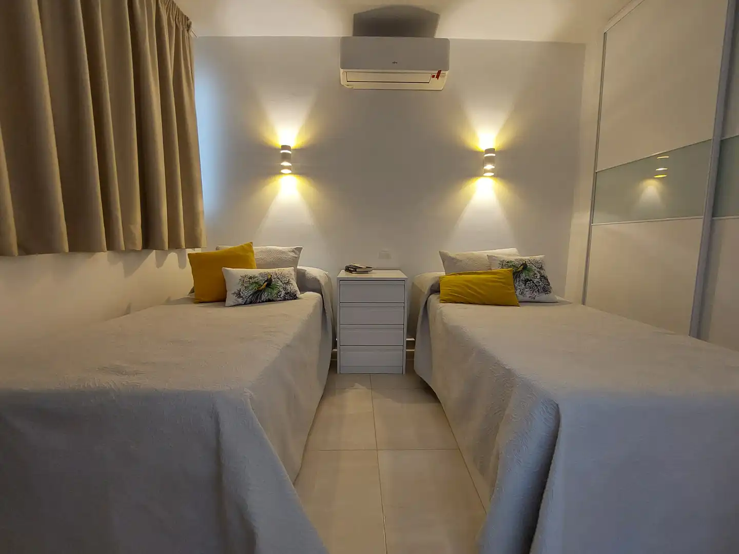 Habitación de Apartamento de alquiler en San Bartolomé de Tirajana con Aire acondicionado, Amueblado y Lavadora