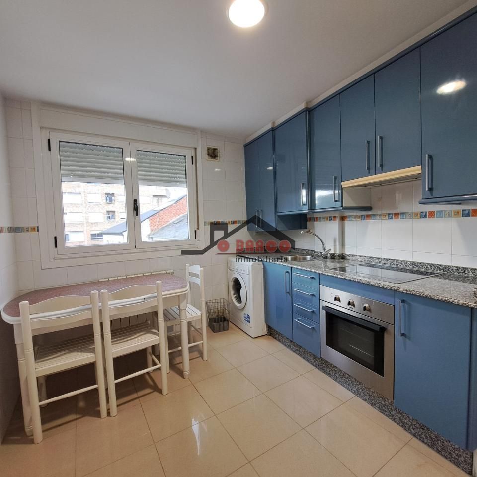 Cuina de Apartament de lloguer en O Barco de Valdeorras   amb Calefacció