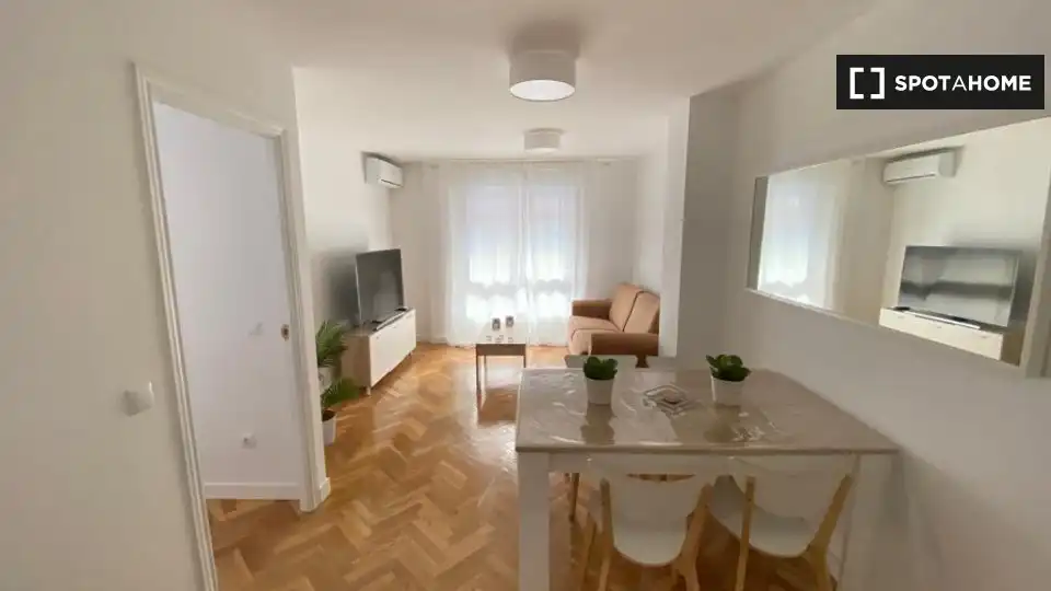 Außenansicht von Wohnung zur Miete in Las Rozas de Madrid mit Klimaanlage, Heizung und Möbliert