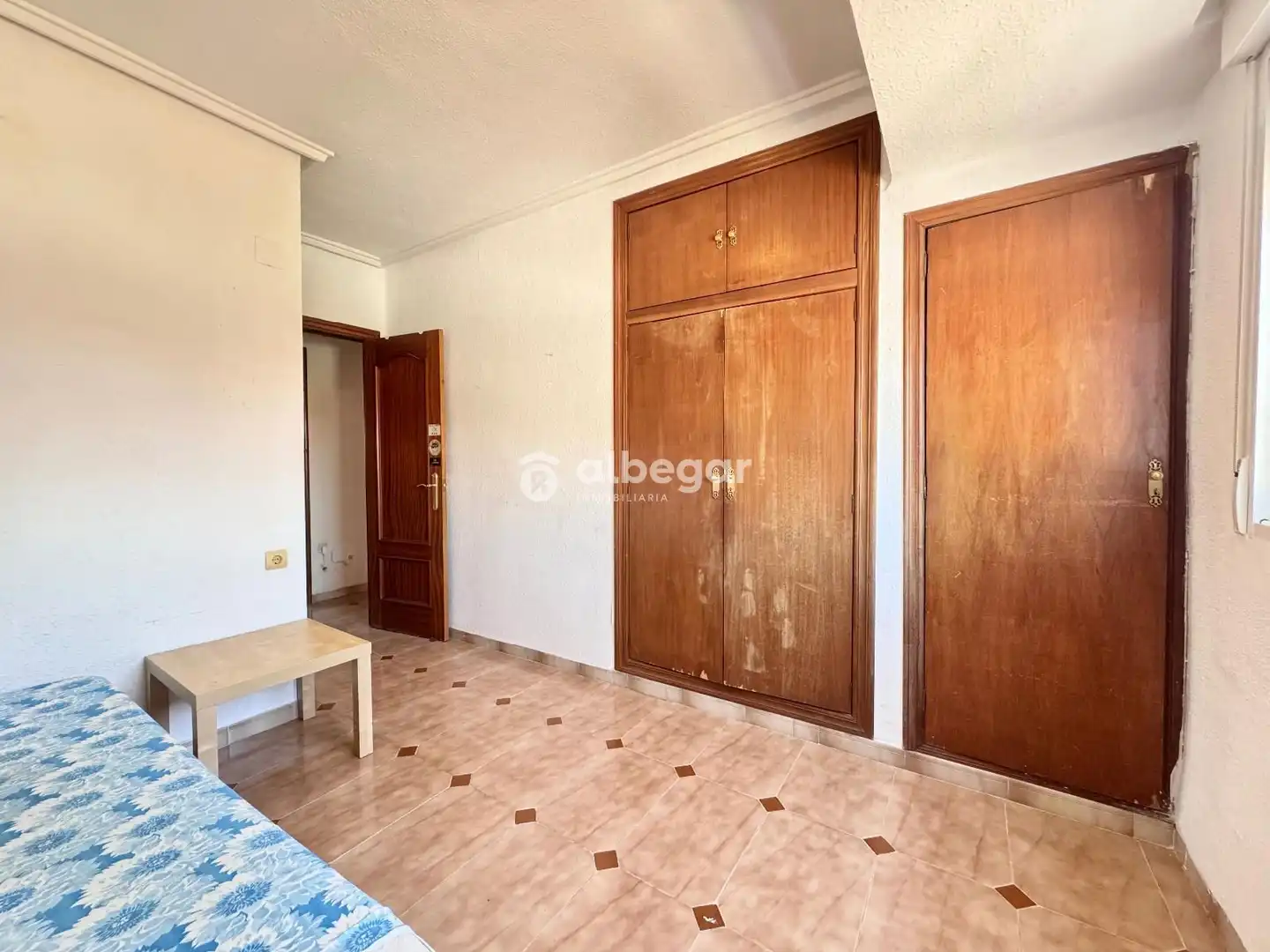 Habitación de Piso en venta en Valencia con Terraza, Trastero y Horno