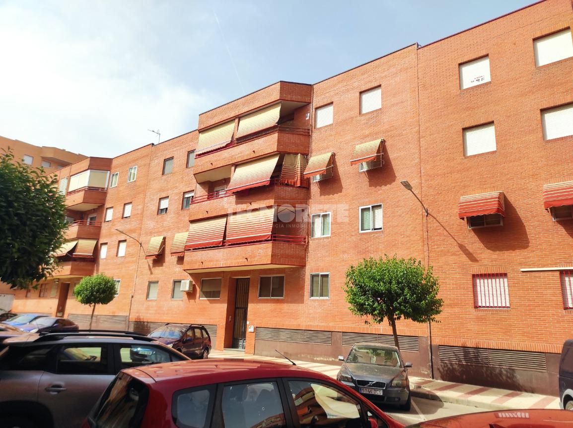Vista exterior de Pis en venda en Guadalajara Capital amb Calefacció i Moblat