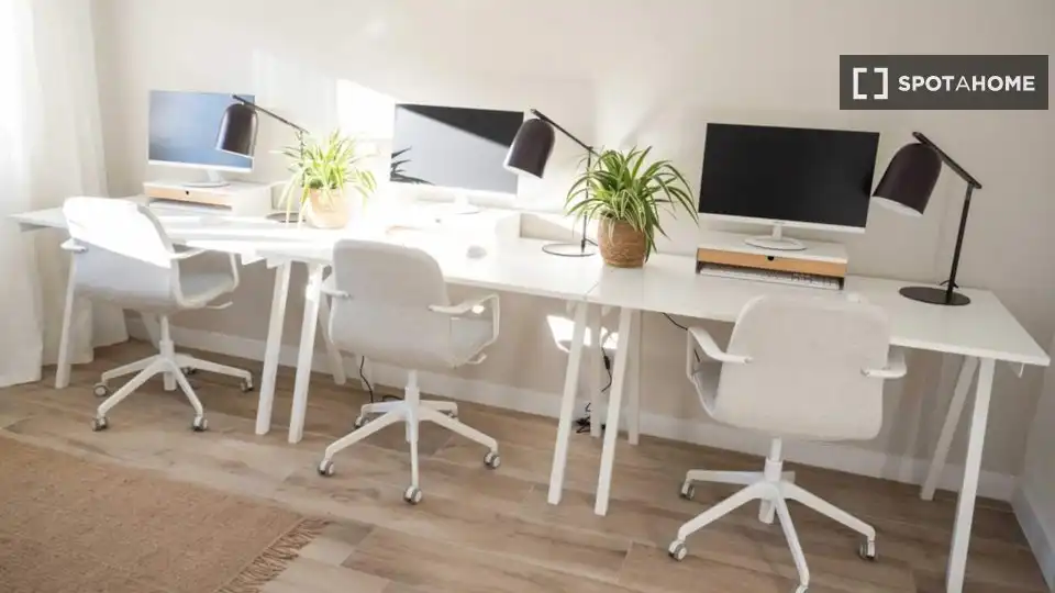 Flat for rent in Valencia  with Air Conditioner, Heating and Furnished