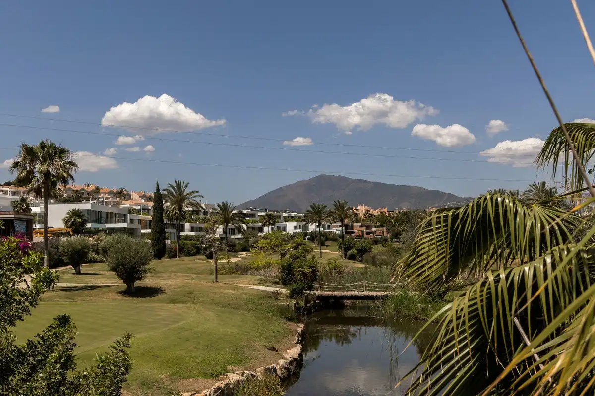 Jardí de Casa adosada de lloguer en Estepona amb Aire condicionat, Moblat i Forn