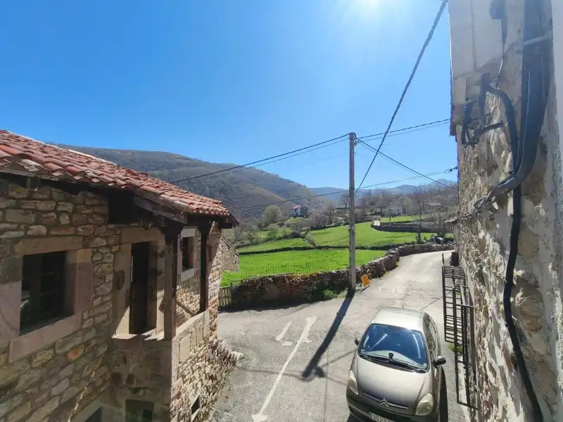 Vista exterior de Casa adosada en venda en Rionansa amb Calefacció i Jardí privat