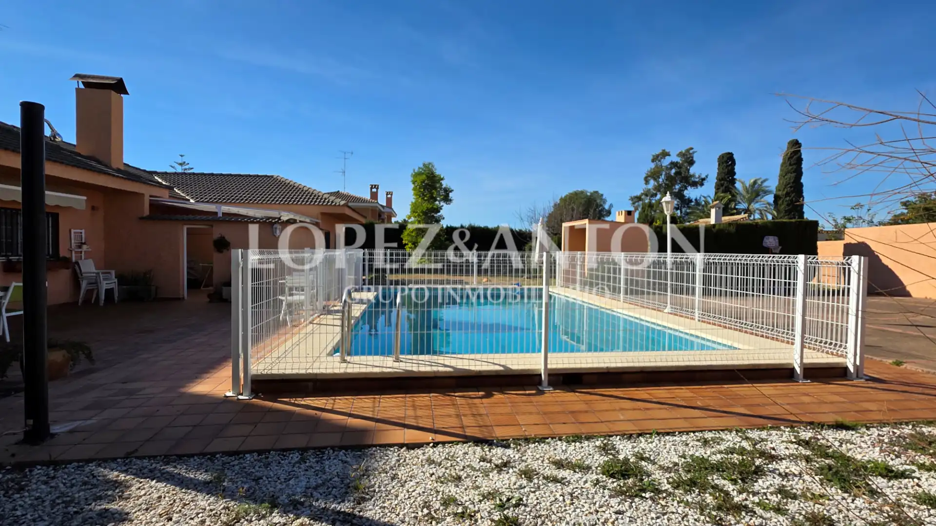 Piscina de Casa o xalet en venda en La Pobla de Vallbona amb Aire condicionat, Calefacció i Jardí privat