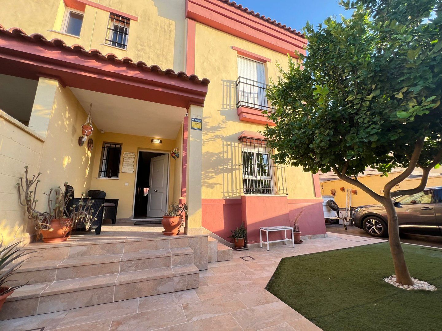 Exterior view of Single-family semi-detached for sale in Sanlúcar la Mayor  with Air Conditioner, Heating and Terrace