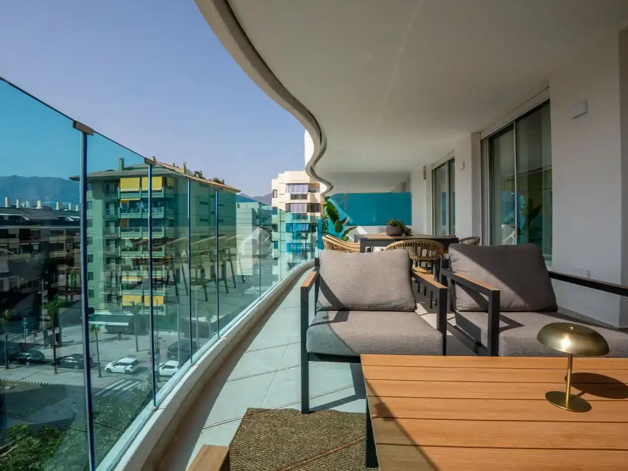 Terrassa de Apartament de lloguer en Fuengirola amb Aire condicionat, Piscina i Balcó