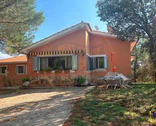 Vista exterior de Finca rústica en venda en Arcas del Villar amb Terrassa i Piscina