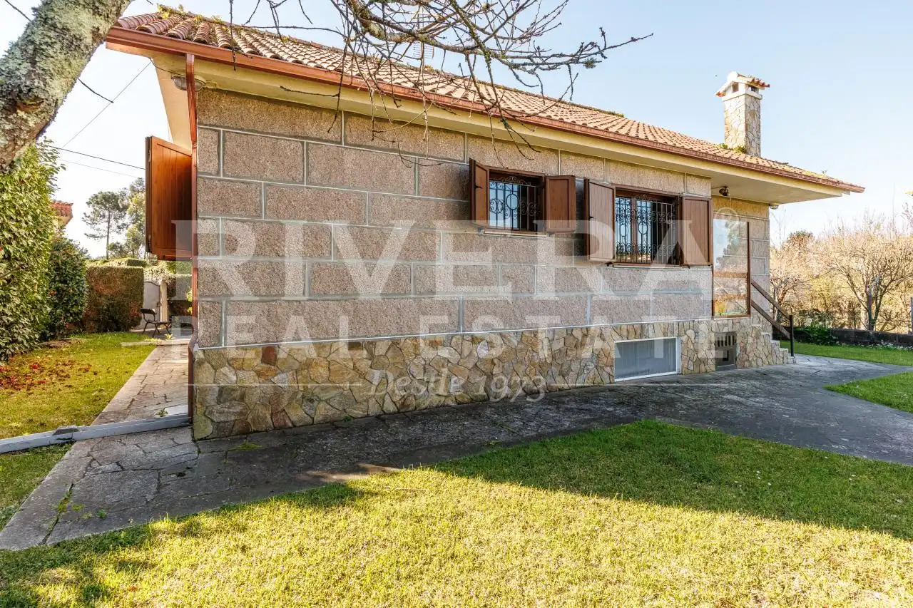 Außenansicht von Haus oder Chalet zum Verkauf in Nigrán mit Heizung, Terrasse und Abstellraum