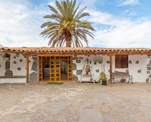 Vista exterior de Casa o xalet en venda en Firgas amb Terrassa, Traster i Piscina