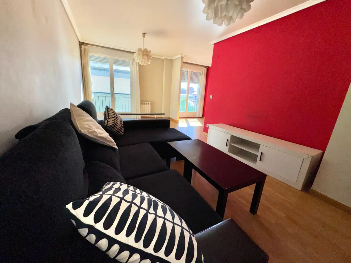 Sala d'estar de Apartament de lloguer en Ponferrada amb Calefacció, Parquet i Traster