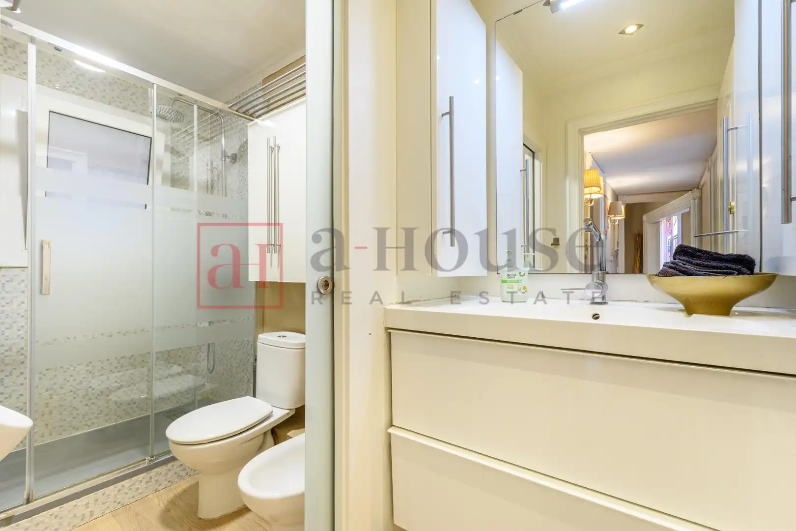 Piso con balcón en venta en Avenida de Josep Tarradellas, imagen 25