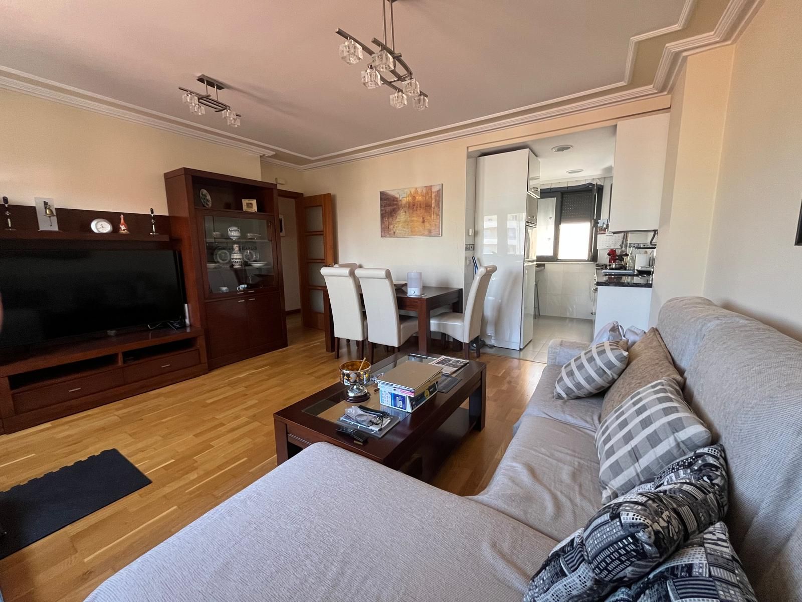 Living room of Flat for sale in Salamanca Capital  with Heating, Parquet flooring and Furnished