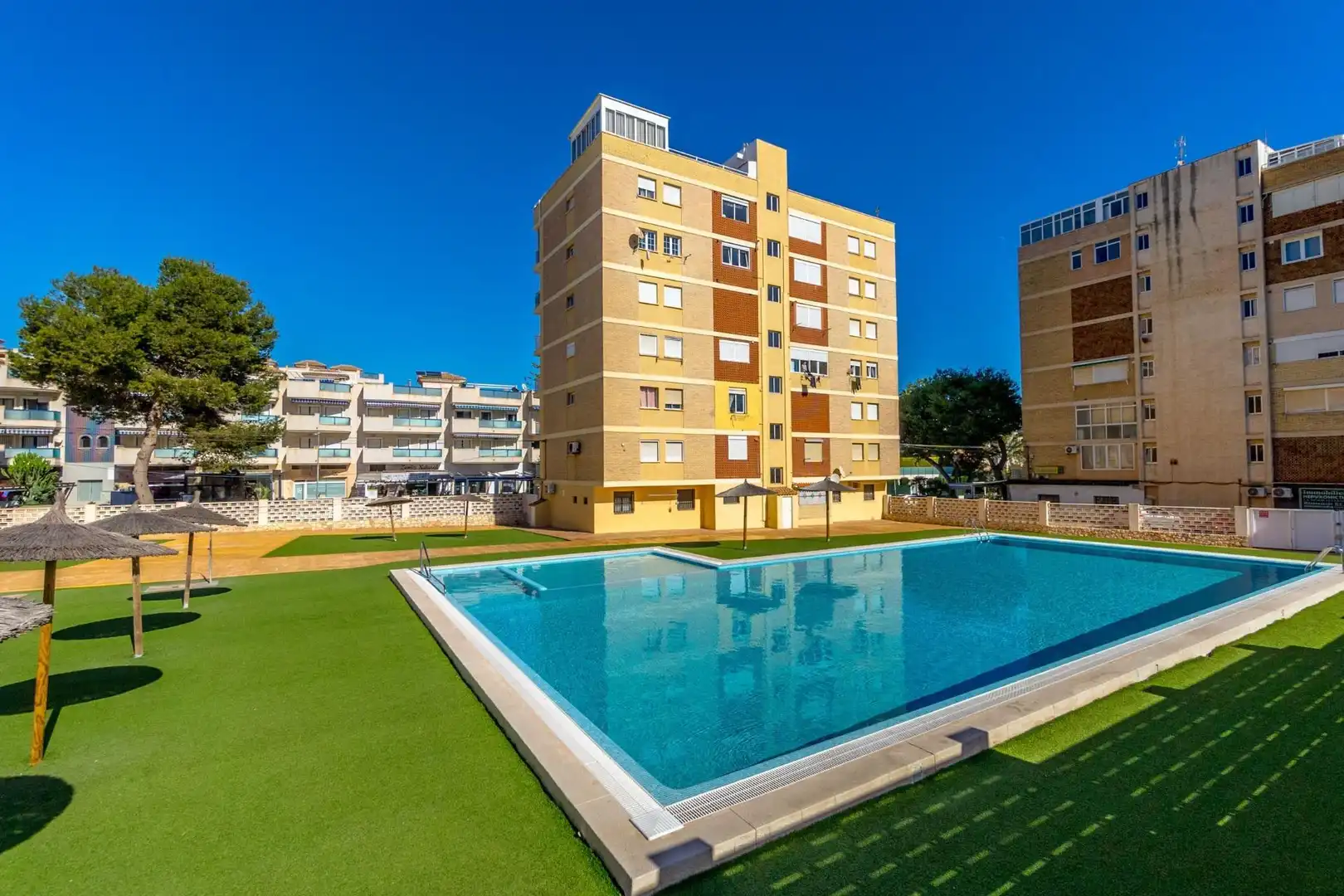 Apartament amb terrassa en venda a Avenida de las Palmeras, imagen 3
