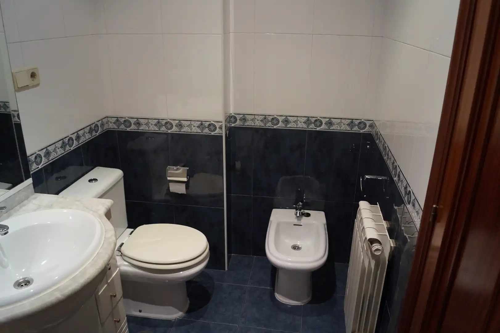 Baño de Ático en venta en Boiro con Calefacción, Parquet y Trastero