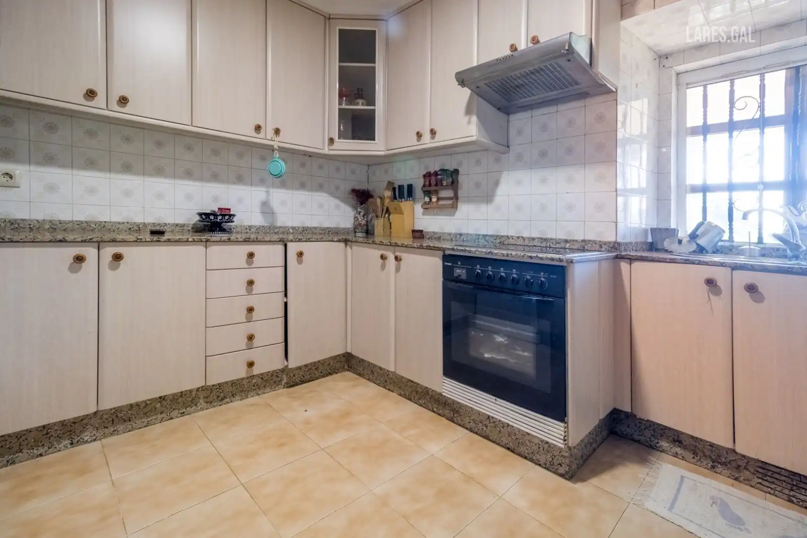 Cocina de Edificio en venta en Cangas 