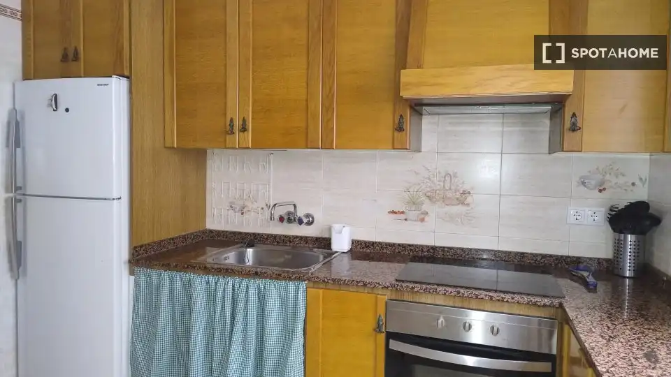 Cocina de Apartamento para compartir en Santa Pola con Aire acondicionado, Terraza y Amueblado