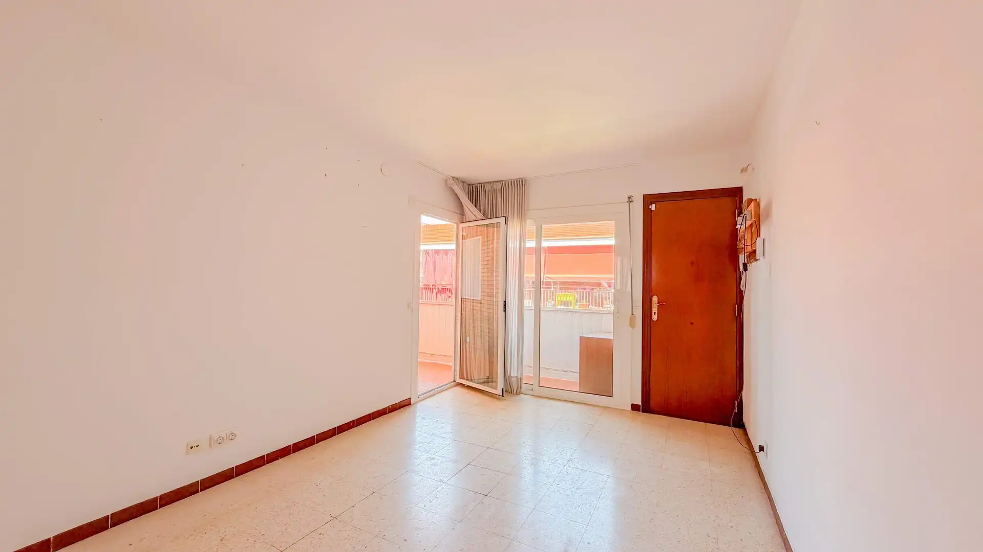 Sala d'estar de Pis en venda en Cubelles amb Balcó