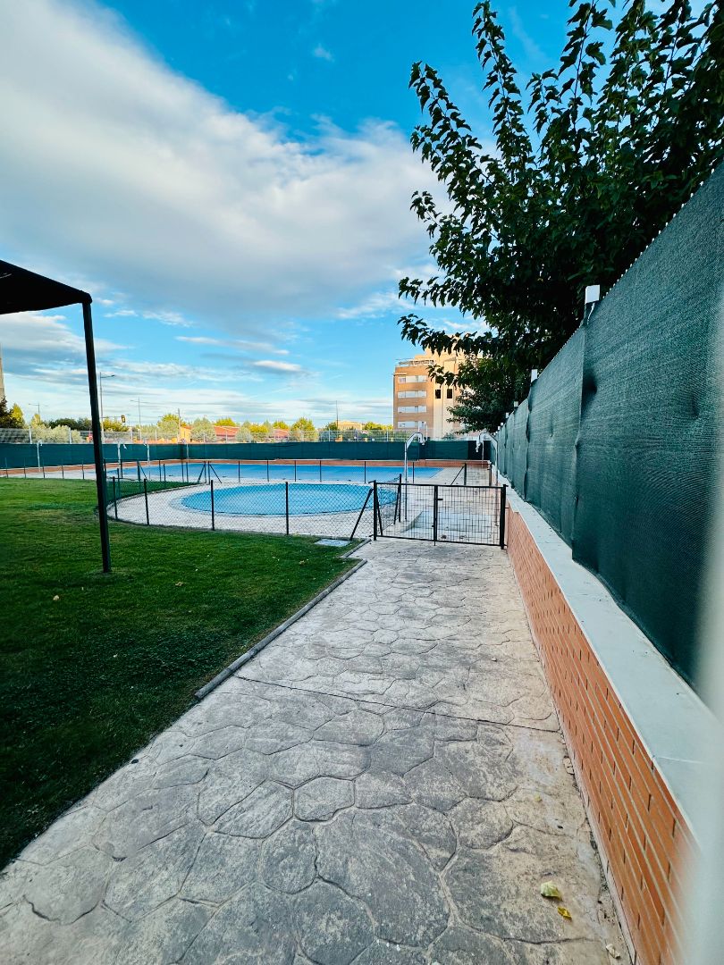 Piscina de Pis en venda en Parla amb Aire condicionat, Calefacció i Traster