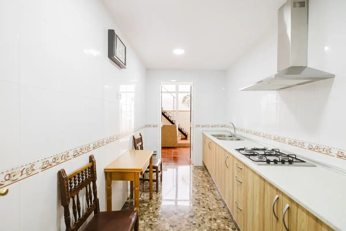 Cuina de Casa adosada en venda en Nerja amb Calefacció, Terrassa i Balcó