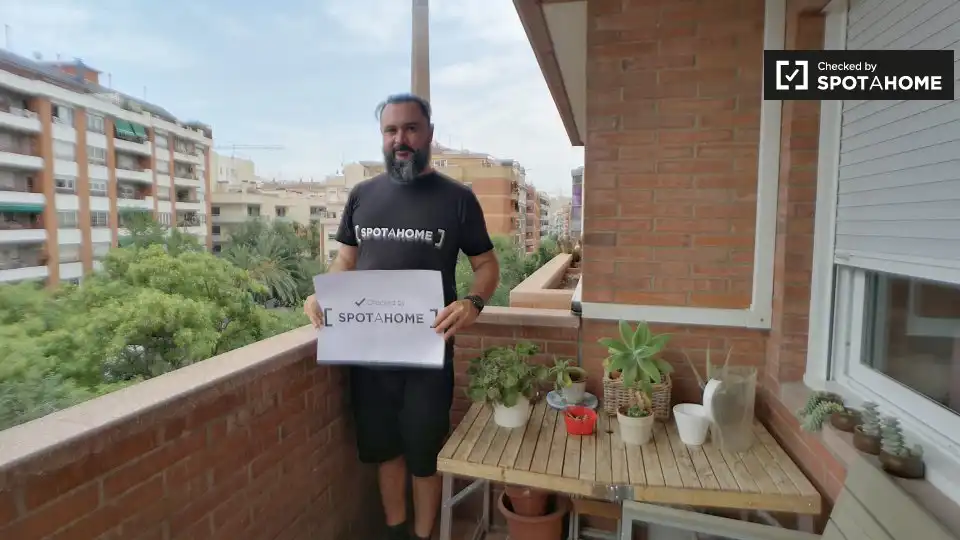 Terraza de Piso para compartir en Barcelona con Aire acondicionado, Calefacción y Amueblado