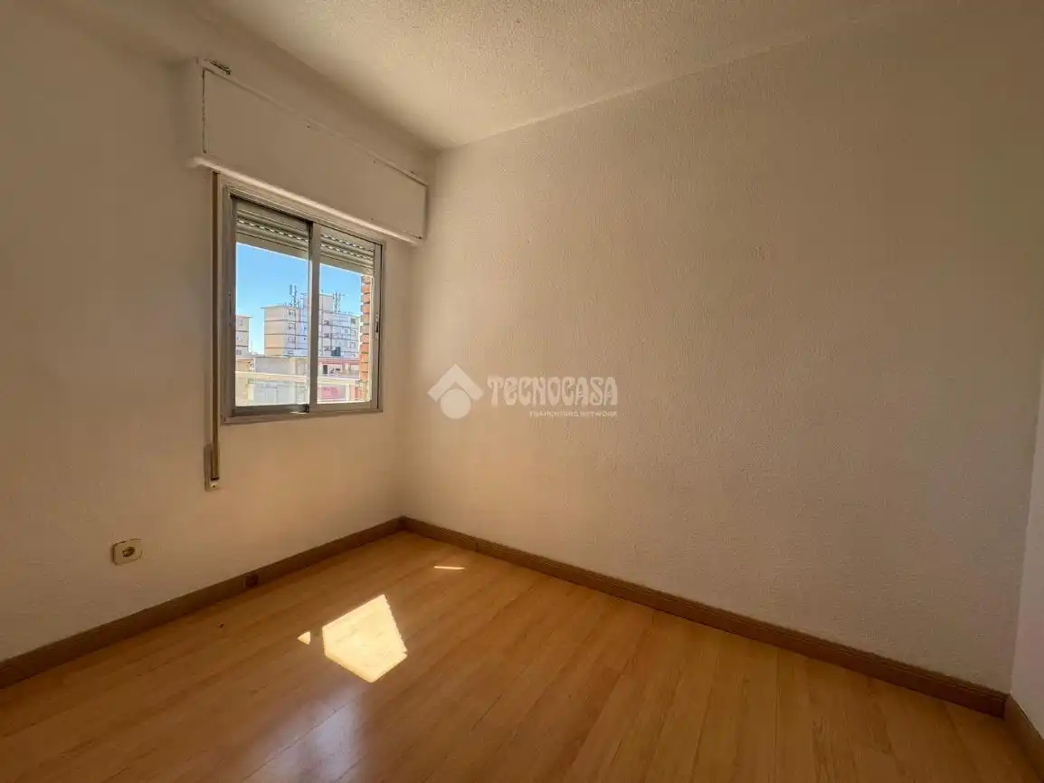 Habitación de Piso en venta en Madrid con Terraza y Balcón