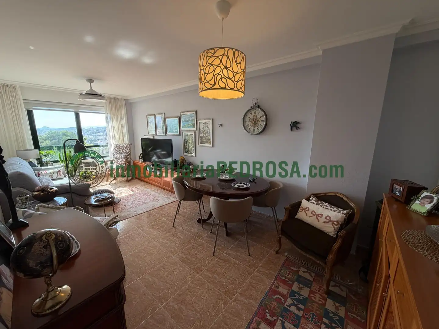 Vista exterior de Apartament en venda en Pontevedra Capital  amb Calefacció i Traster