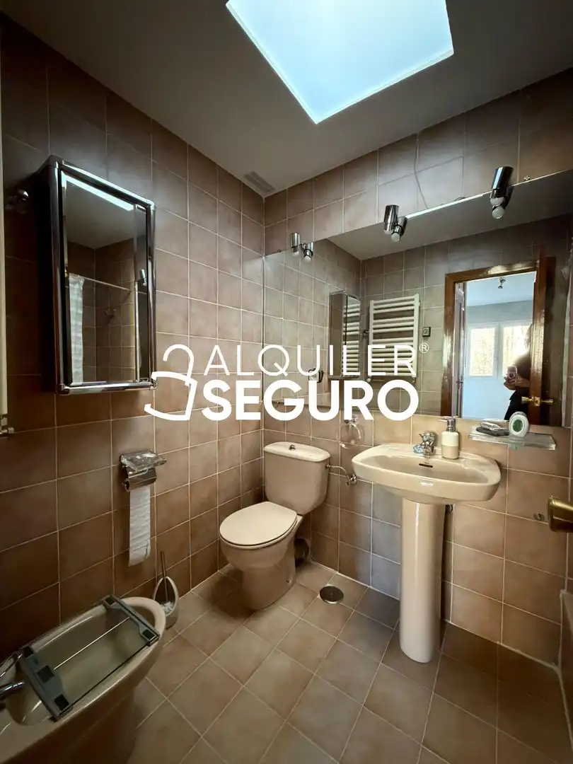 Bathroom of Houses for rent in Majadahonda  with Heating, Terrace and Swimming Pool