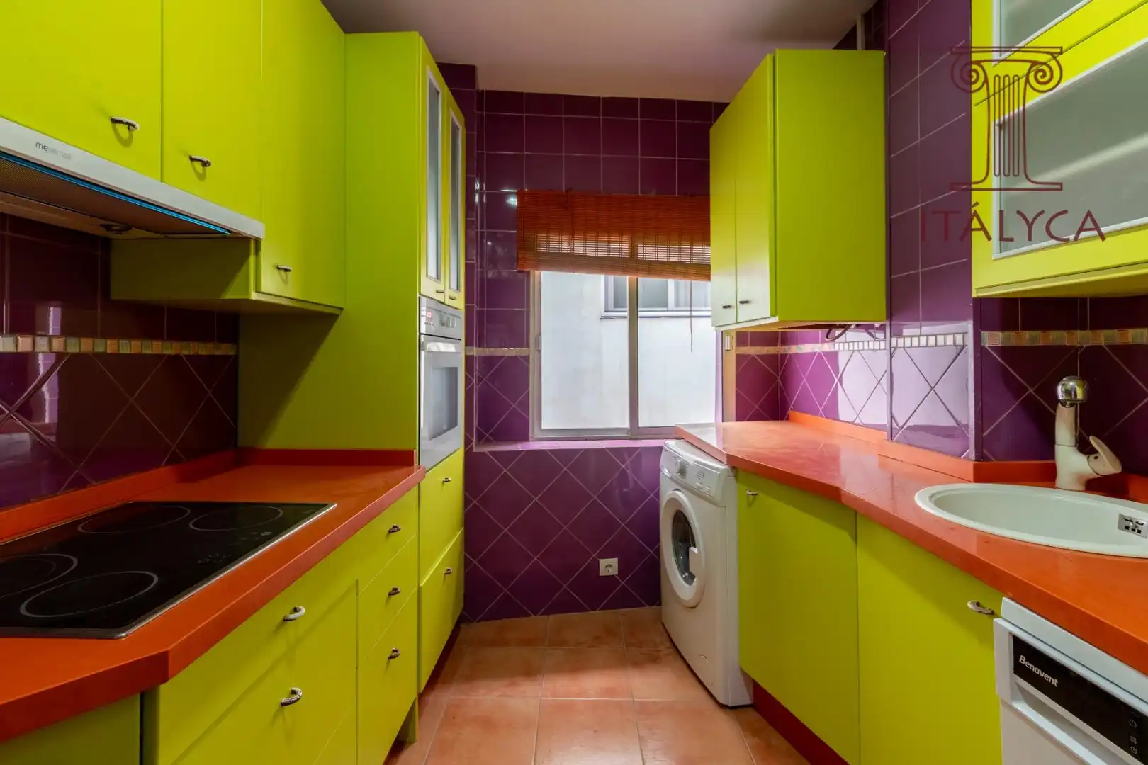 Küche von Wohnung zum Verkauf in Sevilla mit Klimaanlage und Heizung