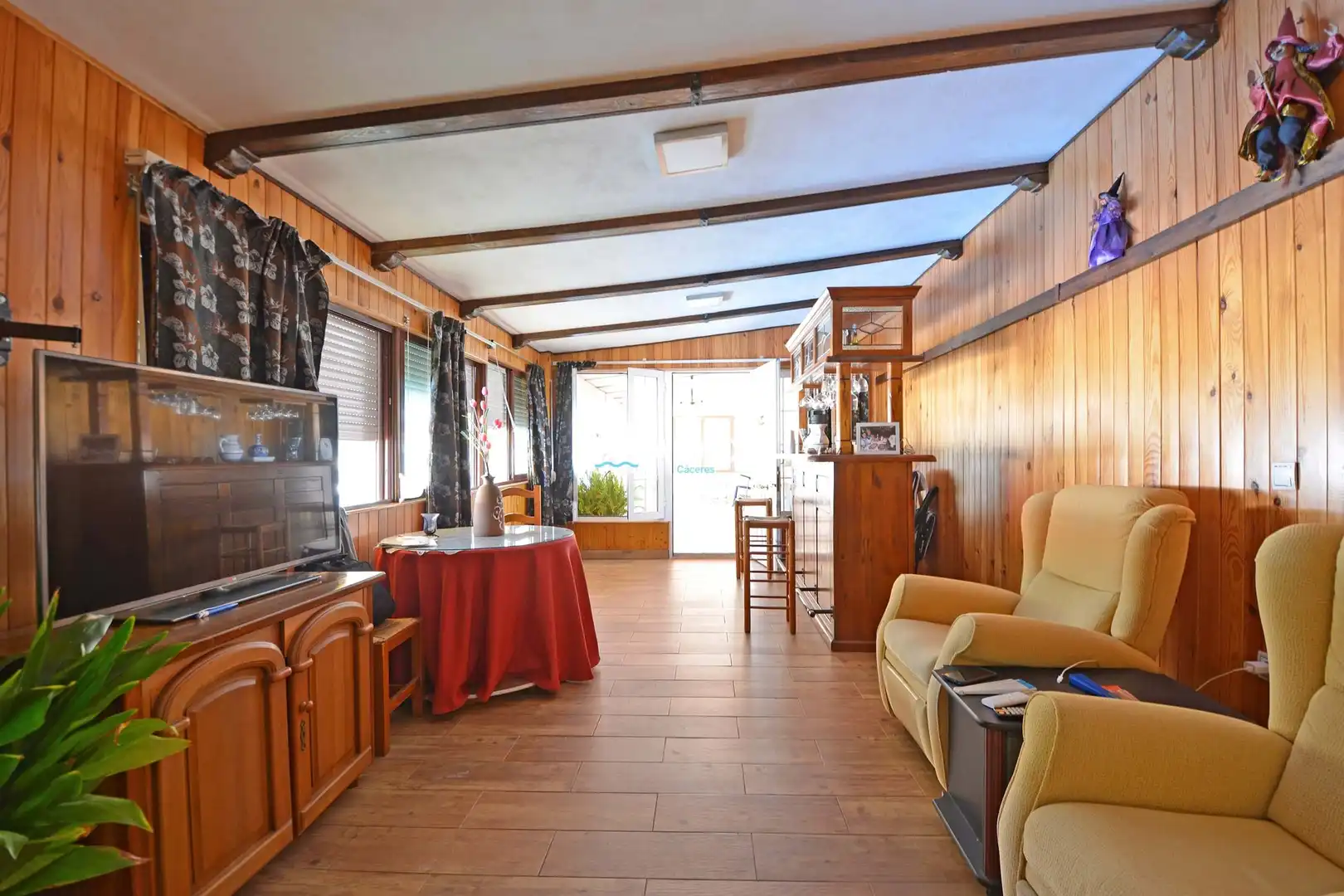 Sala d'estar de Casa o xalet en venda en Malpartida de Cáceres amb Aire condicionat, Calefacció i Jacuzzi