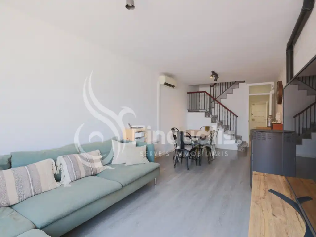 Sala d'estar de Casa adosada en venda en Canovelles