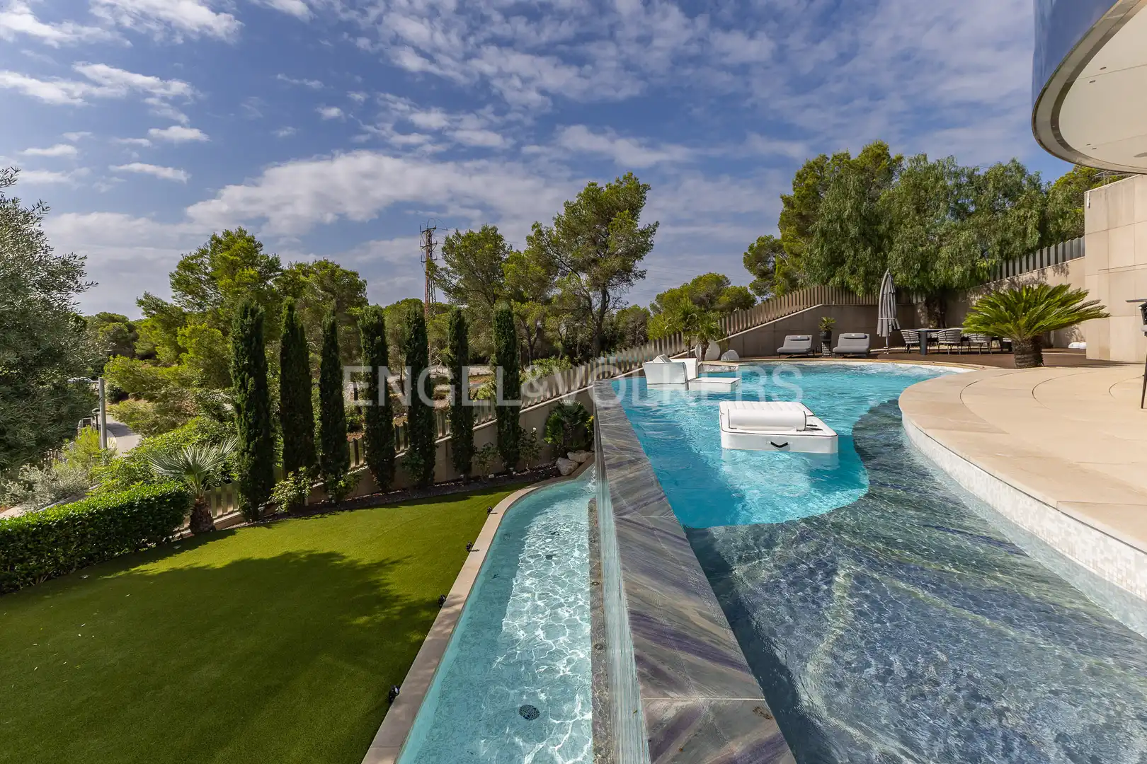 Piscina de Casa o xalet en venda en Sitges amb Aire condicionat, Calefacció i Jardí privat