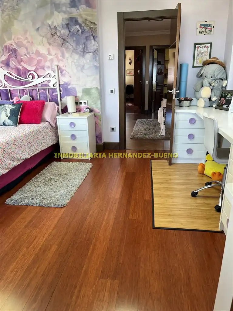 Habitación de Casa o chalet en venta en Carbajosa de la Sagrada con Aire acondicionado, Calefacción y Jardín privado