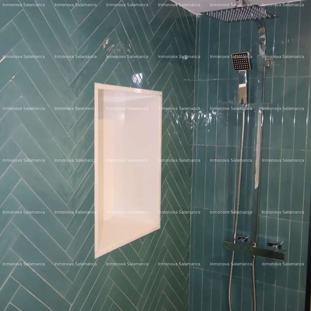 Bathroom of Flat for share in Salamanca  with Heating and Furnished