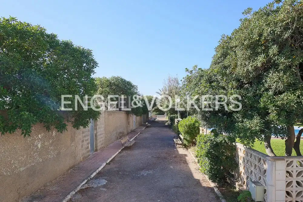 Wohnung zur Miete in El Puig de Santa Maria mit Klimaanlage, Heizung und Privatgarten