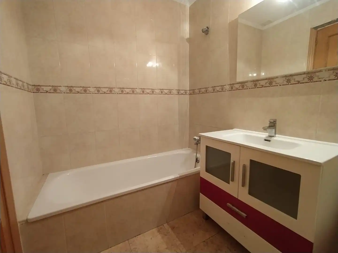 Baño de Apartamento en venta en Ponferrada con Calefacción, Terraza y Trastero