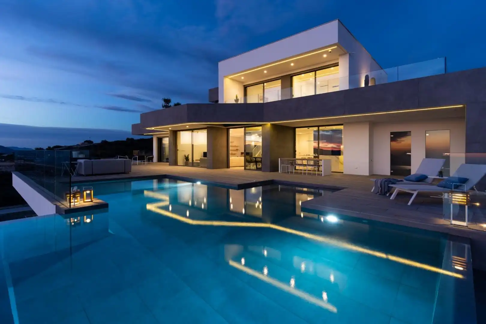Detached house with pool for sale in Cumbre del Sol, imagen 3