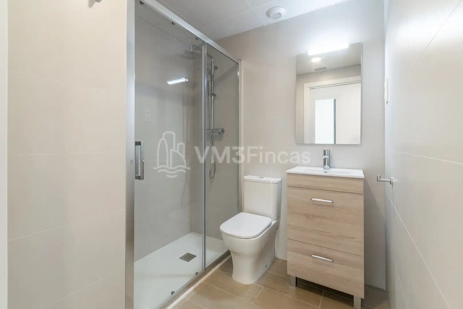 Baño de Ático de alquiler en Santa Coloma de Gramenet con Aire acondicionado, Calefacción y Terraza