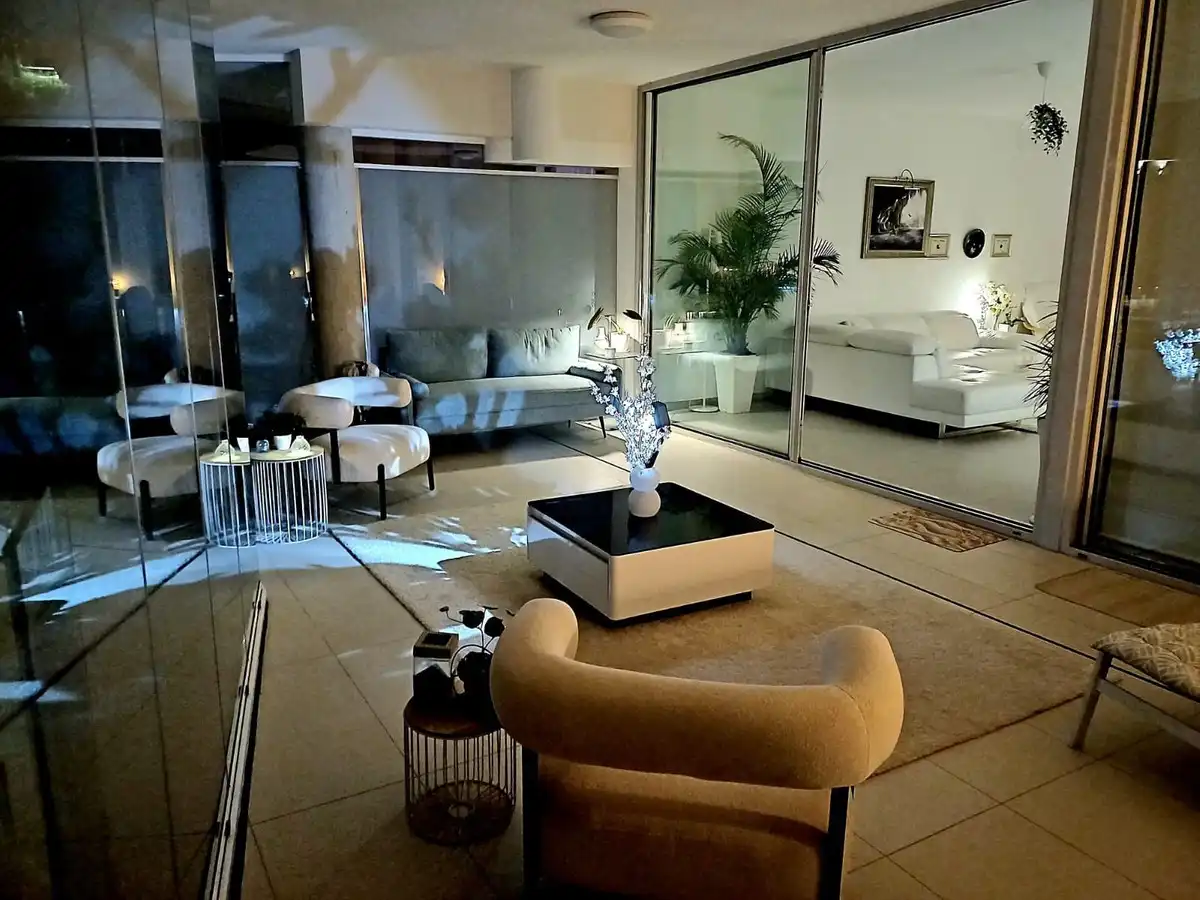 Sala d'estar de Apartament en venda en Benalmádena amb Aire condicionat, Terrassa i Jacuzzi