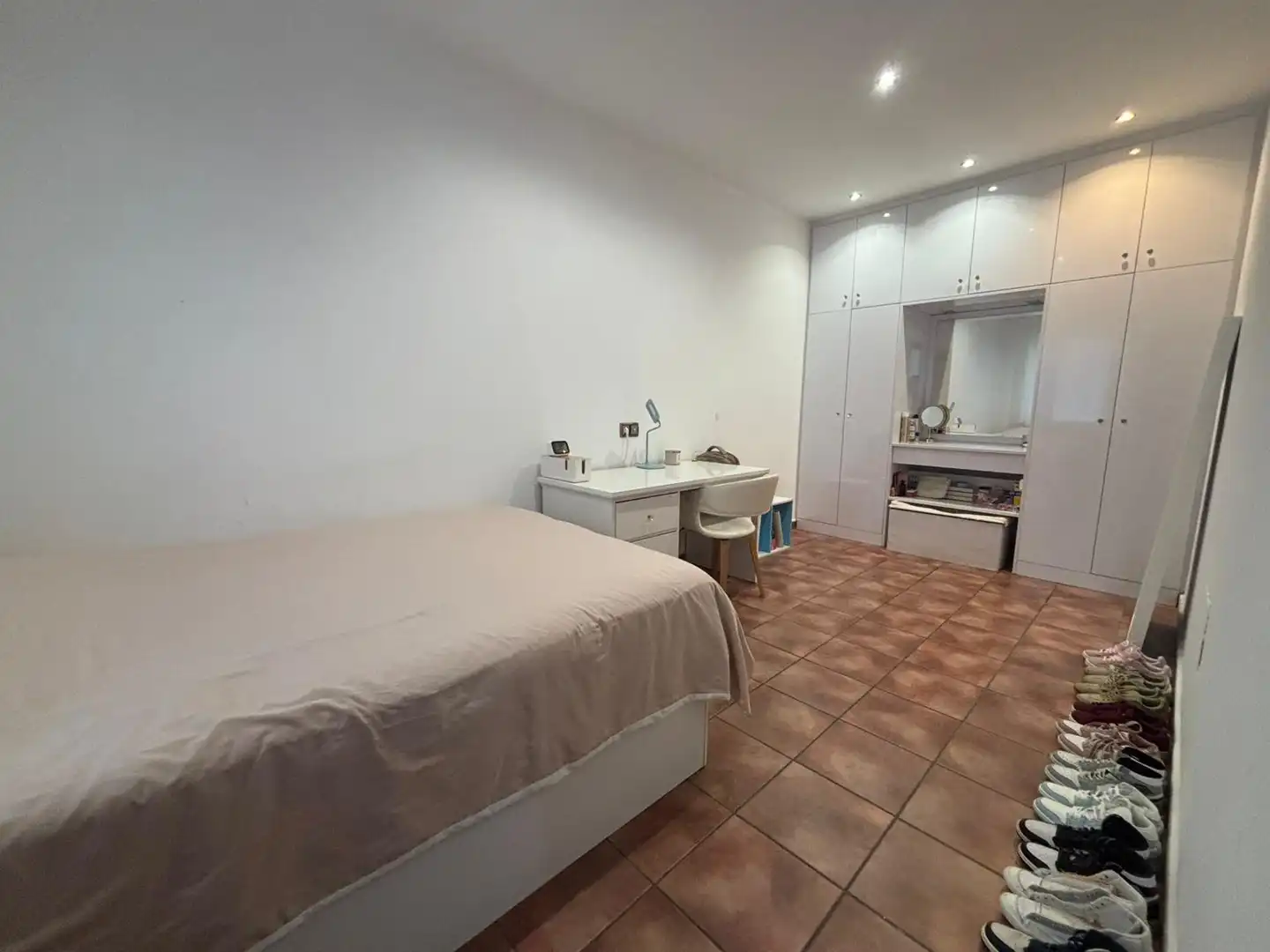 Habitación de Casa adosada en venta en Los Montesinos con Aire acondicionado, Terraza y Amueblado