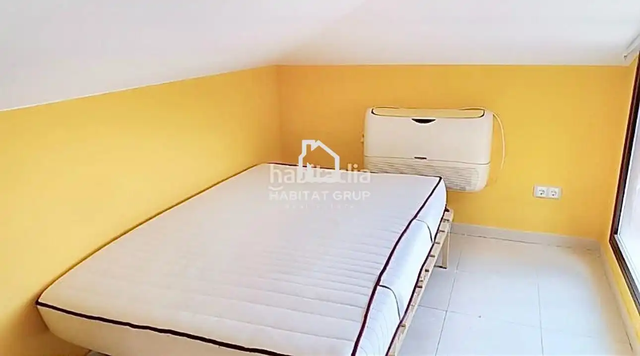 Schlafzimmer von Maisonette zum Verkauf in Lloret de Mar mit Klimaanlage, Heizung und Terrasse