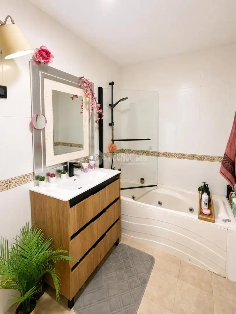 Bathroom of Flat for sale in Illescas  with Air Conditioner and Heating