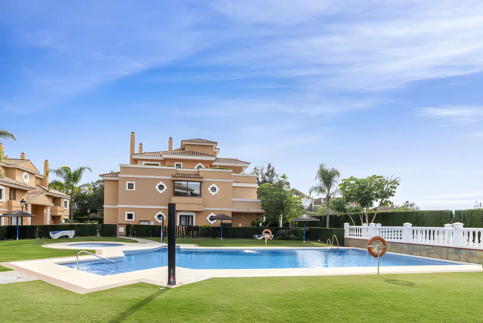 Garten von Erdgeschoss zum Verkauf in Marbella mit Klimaanlage, Terrasse und Schwimmbad