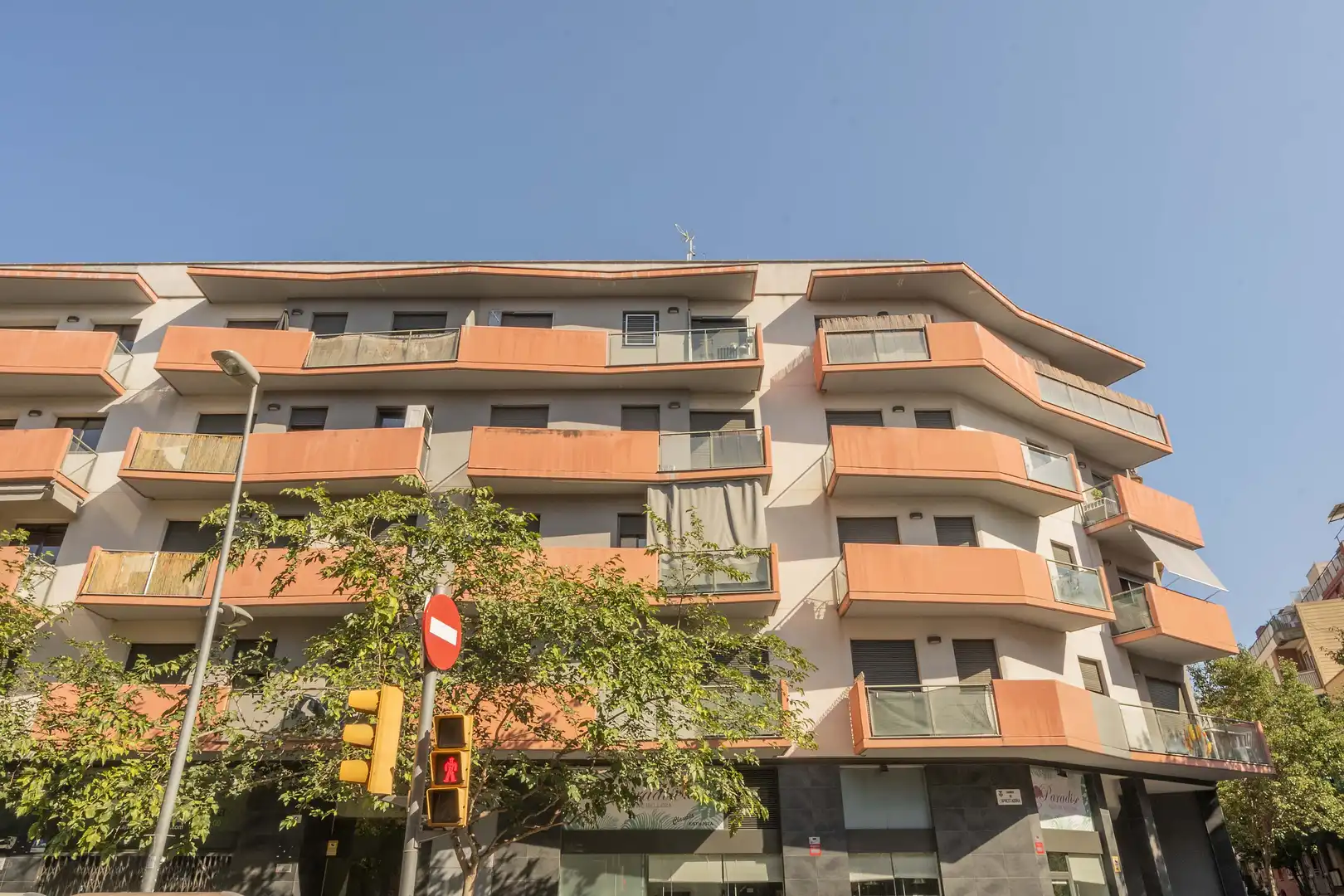 Vista exterior de Pis en venda en L'Hospitalet de Llobregat amb Terrassa i Traster