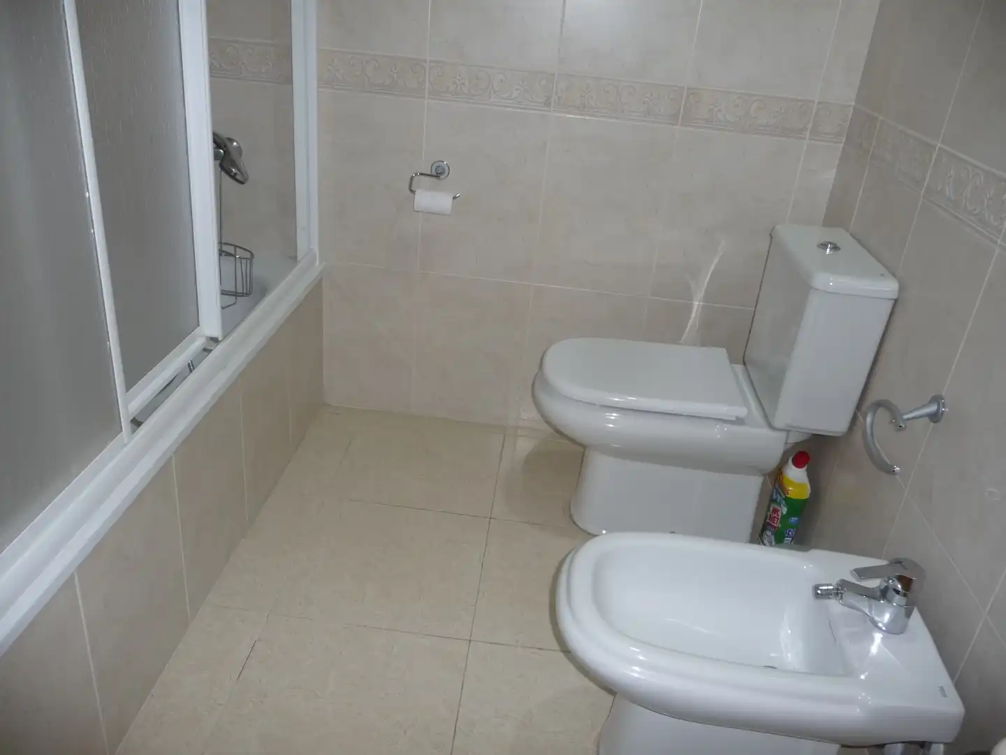 Badezimmer von Wohnungen zum Verkauf in Lloret de Mar mit Klimaanlage, Heizung und Terrasse