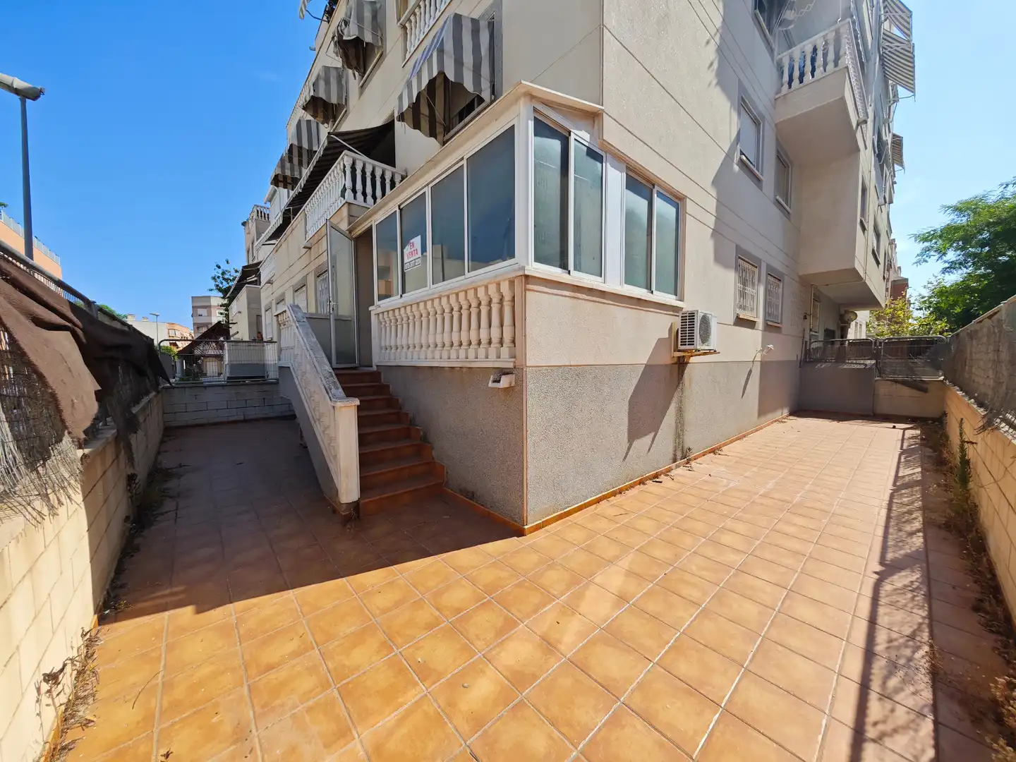 Außenansicht von Wohnung zum Verkauf in Mutxamel mit Privatgarten, Parkett und Terrasse
